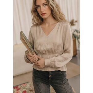 NWOT Lush Women's Beige Satin V‑Neck Ruffle Peplum Long Sleeve Blouse Size Small